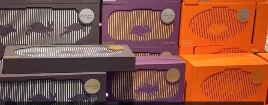 胖东来自营月饼包装设计费花了1000万?门店回应:确实花了这么多,每盒售价97元至350元不等