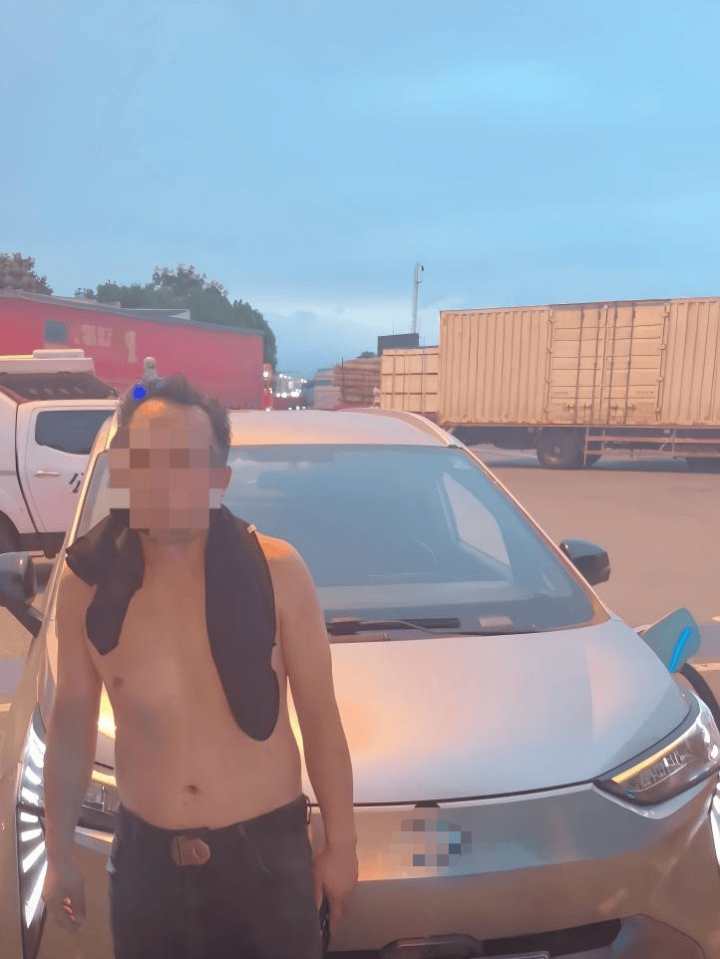 新能源汽车高速突然没电，男子蛮力硬推2公里……事后满头大汗的他说，都是车辆“虚电”导致的