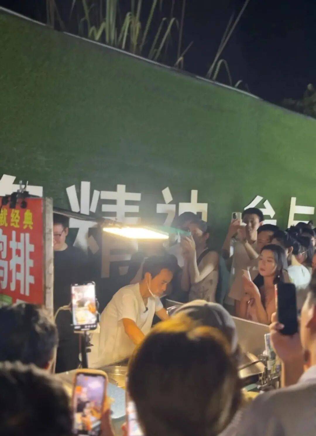 景德镇“鸡排主理人”爆火，当地回应：会有一揽子计划