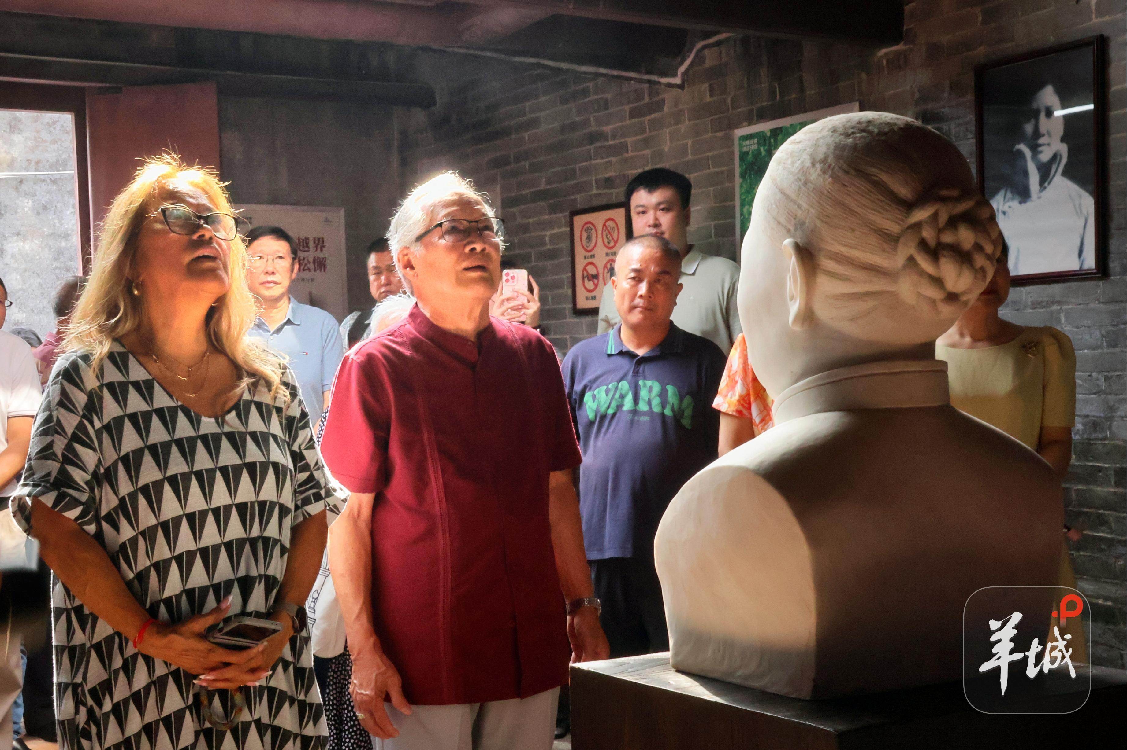 孙中山曾孙孙国雄携夫人回中山珠海寻根祭祖参观访问