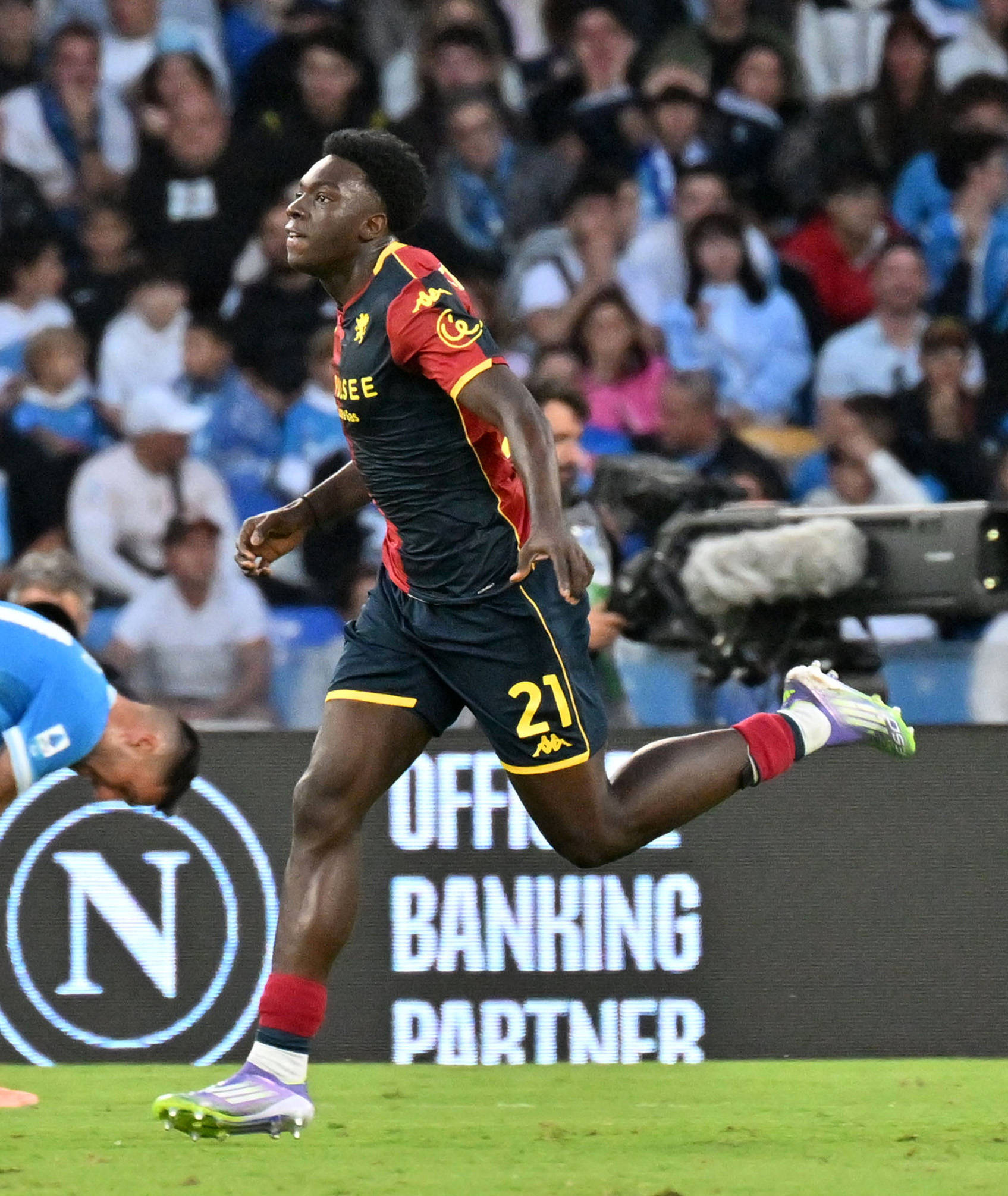 (体育)足球——意甲:那不勒斯胜热那亚