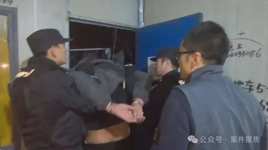 上海夫妻双双殒命!贵重财物没丢失,一枚血手印成关键线索,30年后真相大白